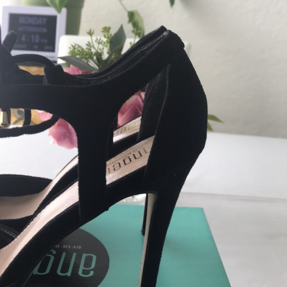 Black Suede-like 3 1/2’ Heel. Worn once or twice - Picture 5 of 7